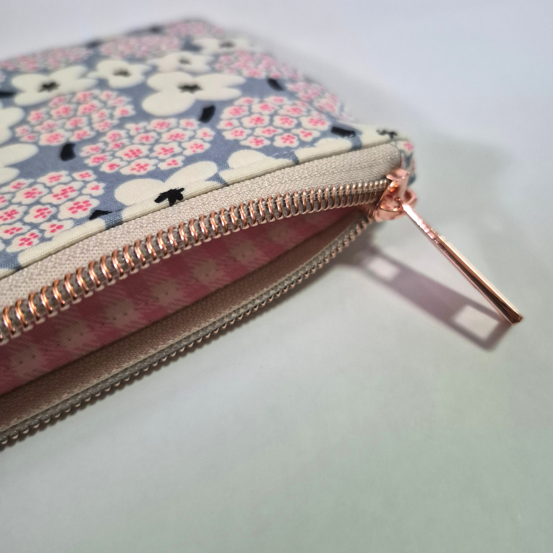 Aki Essentials Pouch