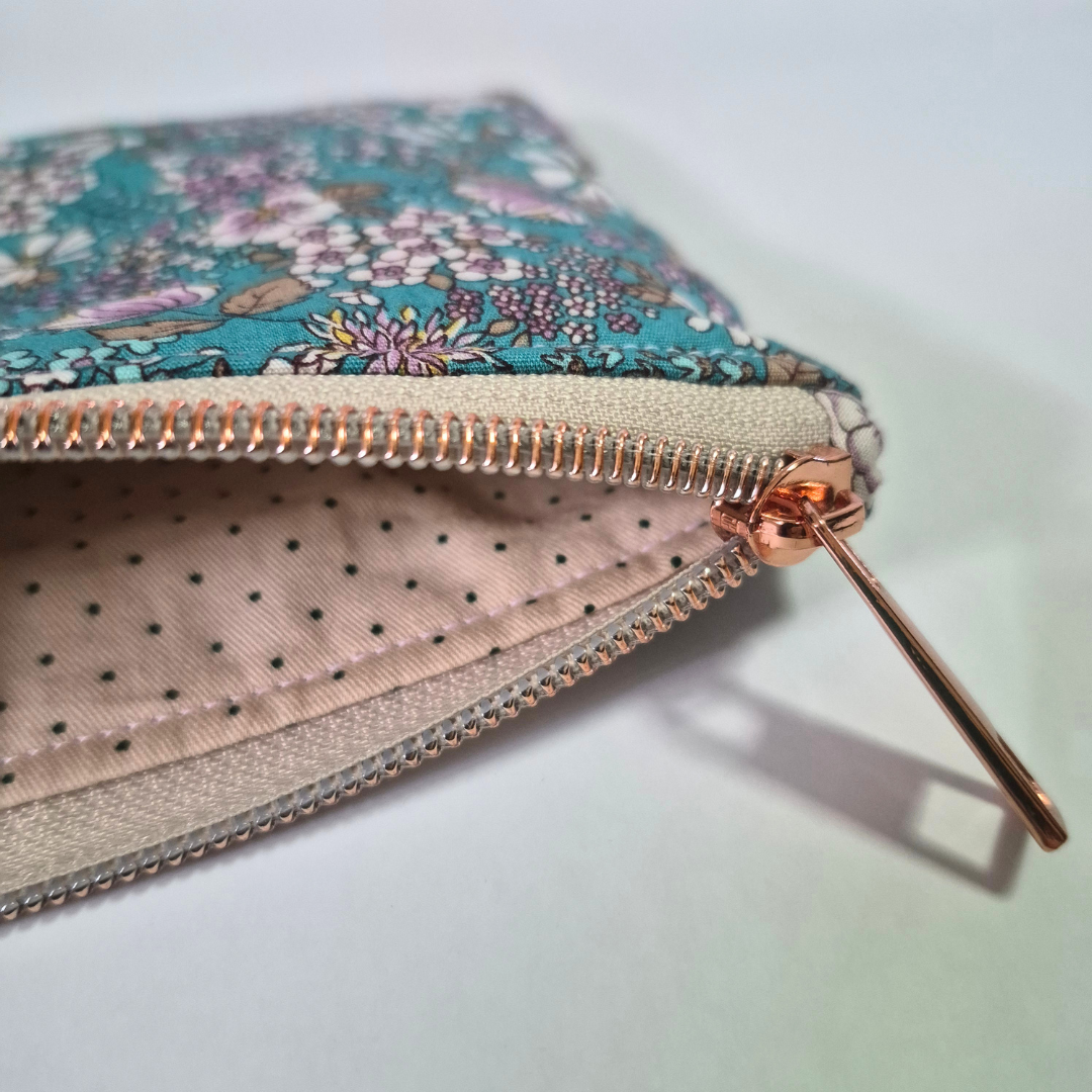 Nira Essentials Pouch