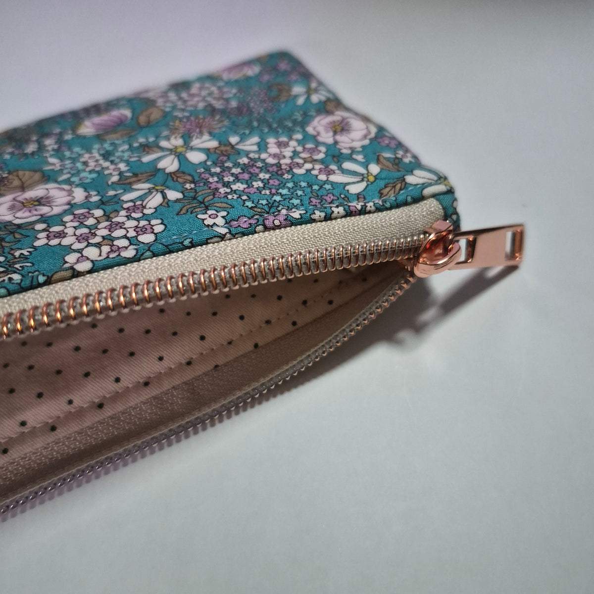 Nira Slim Pouch